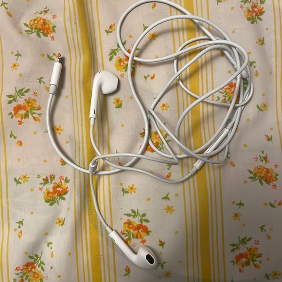 I’m selling original iPhone headphones tex me to let me know - Picture 1 of 1